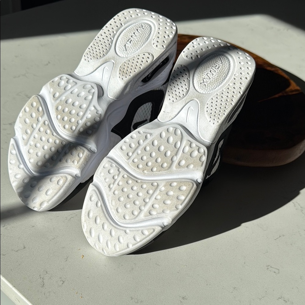 Nike Air Max 2X White and Black Sneakers - Picture 4 of 5